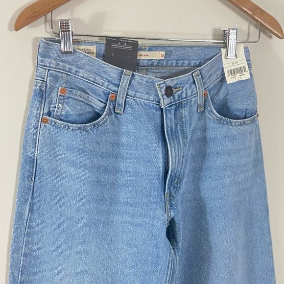 NEW Levi’s Dad Jean in This and That Light Wash - 25x30 - Picture 11 of 16